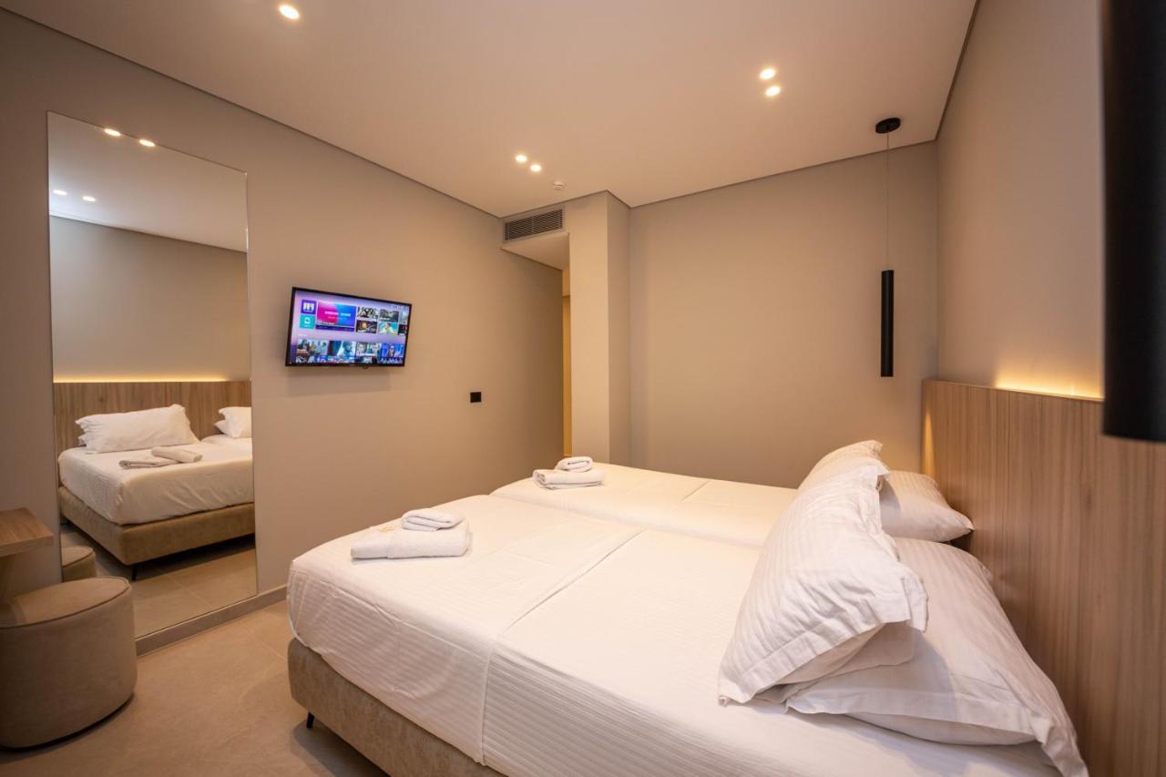 Hotel Portanova Саранда Экстерьер фото